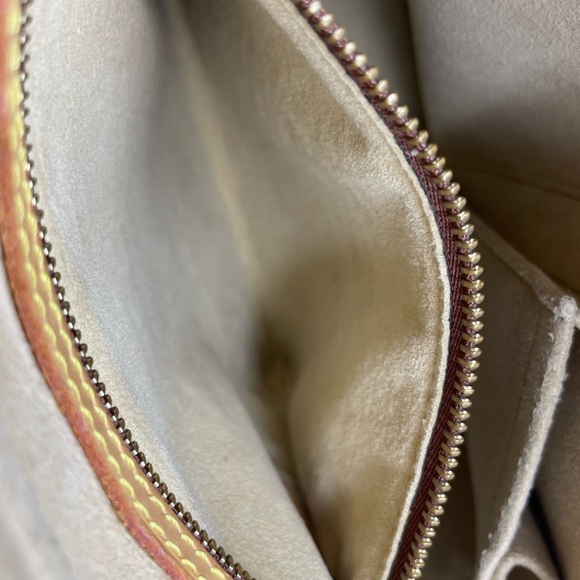 Louis Vuitton Monogram Looping Shoulder Bag - Picture 11 of 15